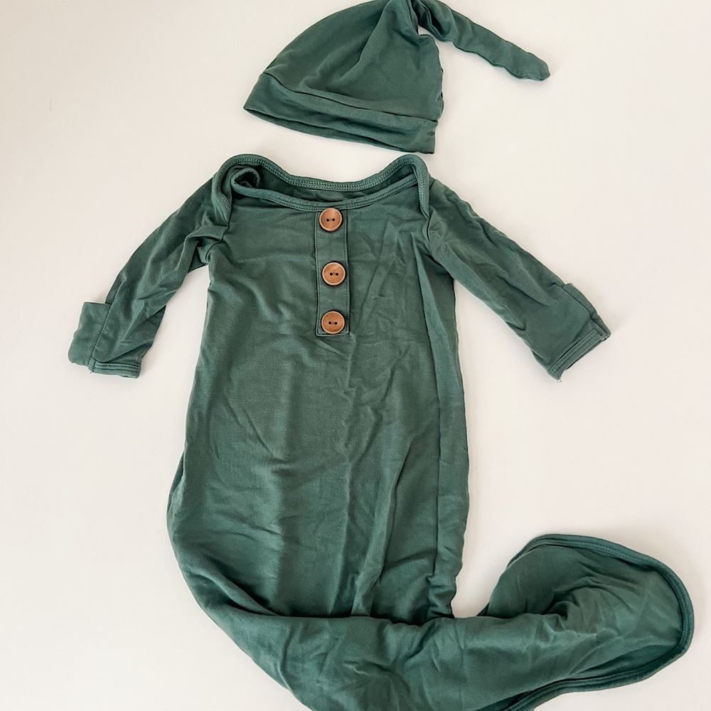 Caden Lane Bamboo Knotted Gown and Hat in Emerald